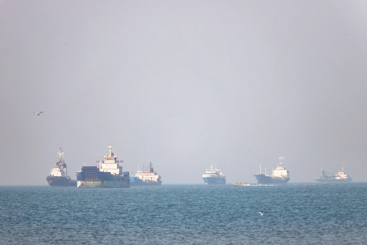 Mỹ tạm dừng chiến dịch hộ tống tàu qua eo biển Hormuz

